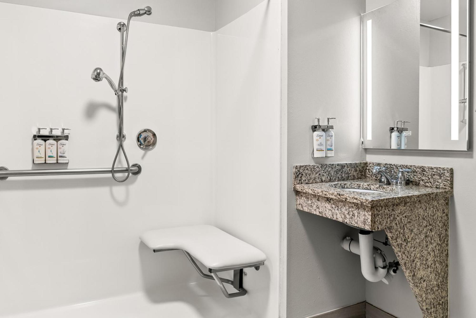 Holiday Inn Express & Suites - Detroit North - Roseville By Ihg Eksteriør billede